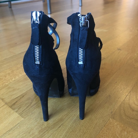 Heels - Picture 4 of 7